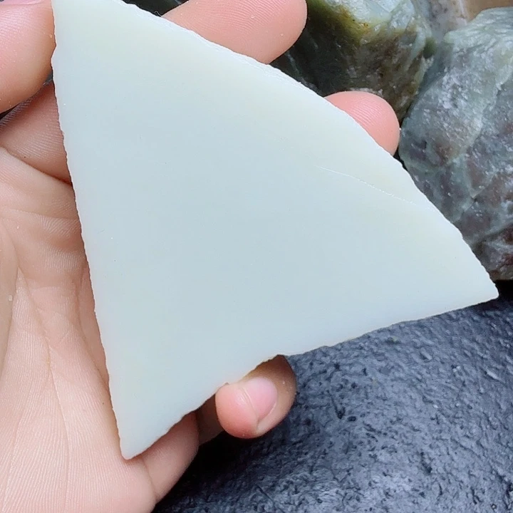 光***陳未镶嵌和田玉（糖玉）珠宝奇石