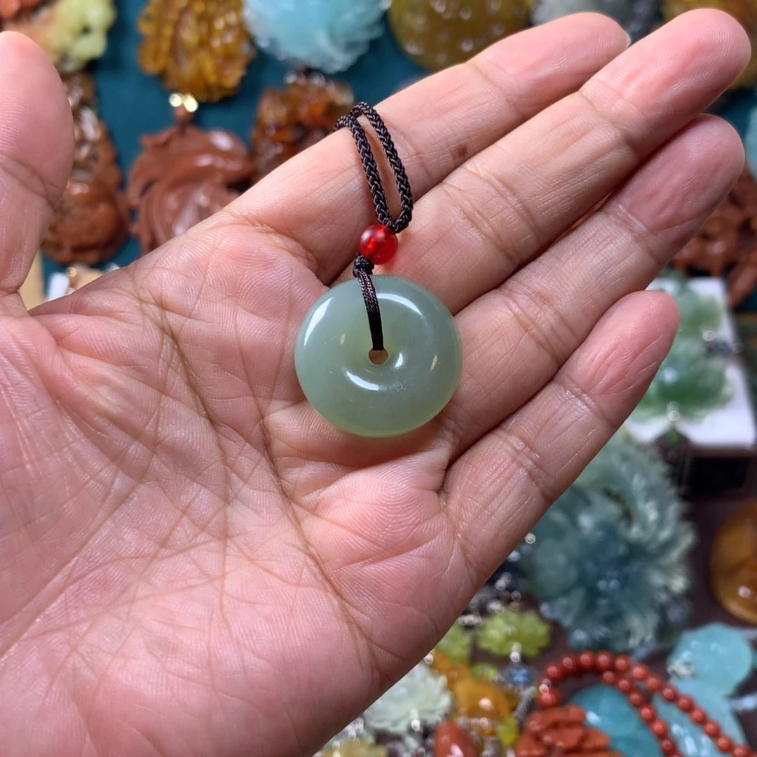 蛇纹石玉未镶嵌挂坠