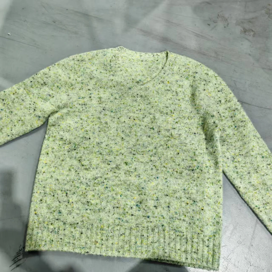 2024秋冬新款【炸总精选】100%山羊绒油画系列V领时尚羊绒衫Y99999