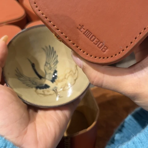 峰***景德镇鱼和熊手工陶艺