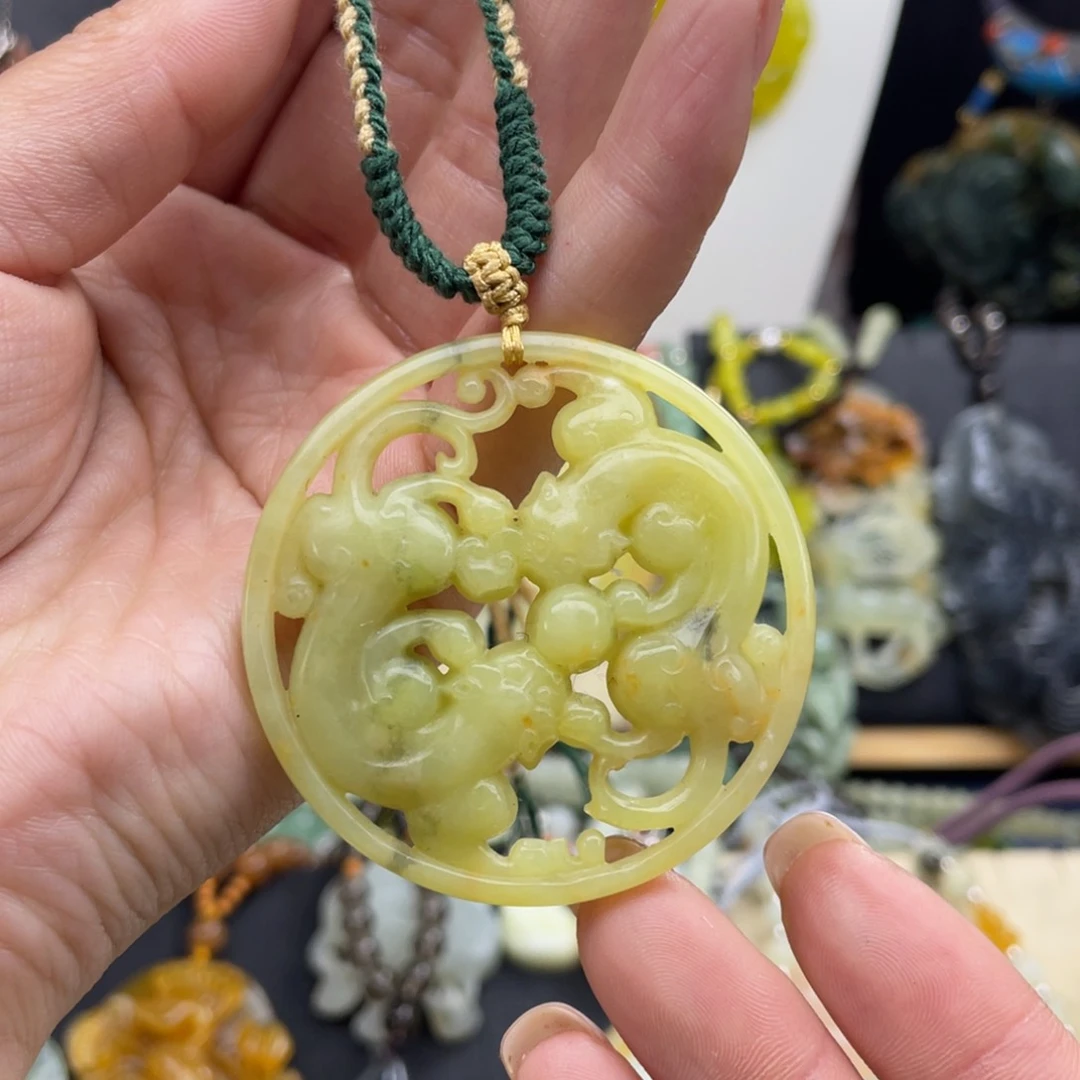蛇纹石玉未镶嵌颈饰