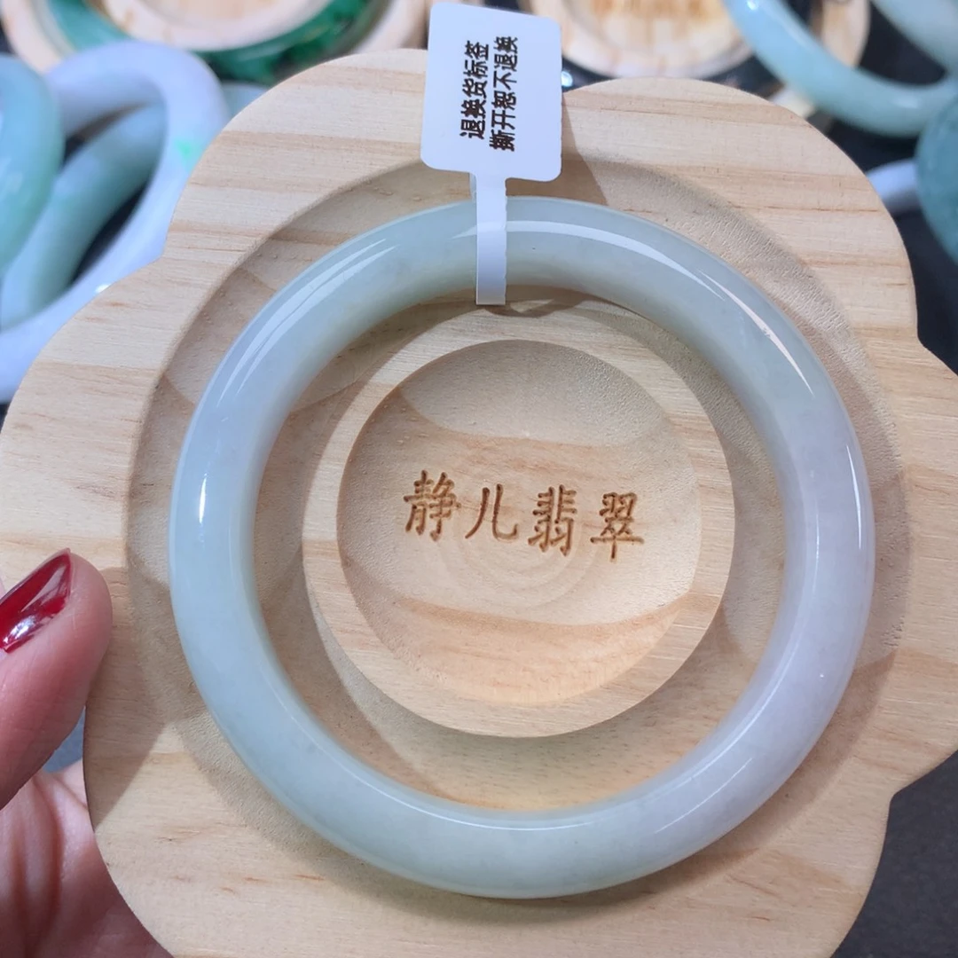 翡翠手镯未镶嵌55圈口