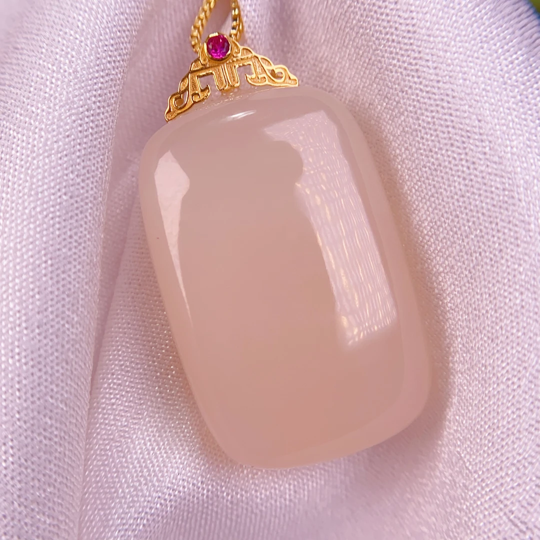 天然和田玉青海料精品藕粉熟粉18K金平安无事牌吊坠挂件女@0078