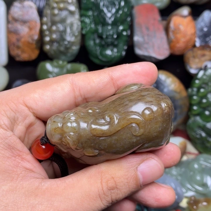 小***花和田玉未镶嵌颈饰