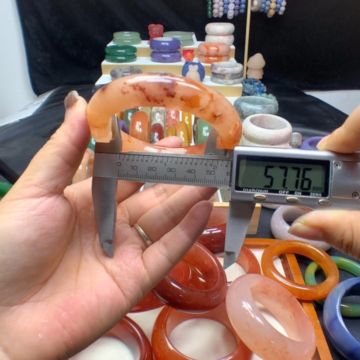 未镶嵌手镯石英质玉