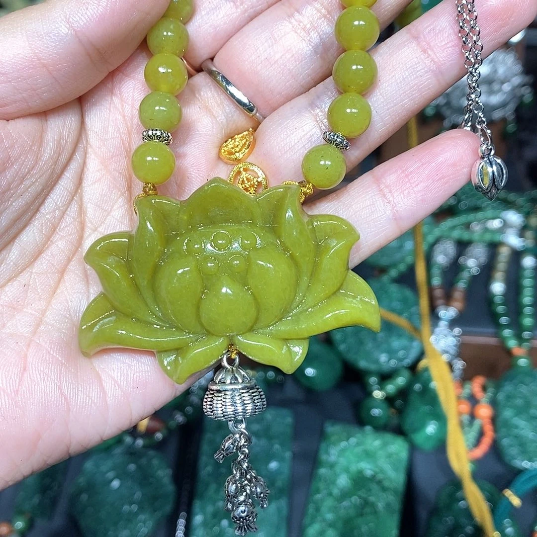 颈饰未镶嵌和田玉（碧玉）