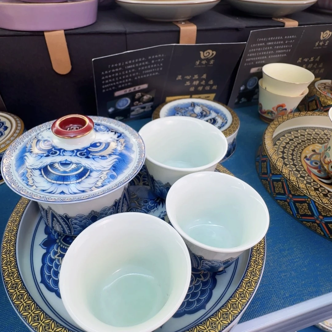 盖碗里的水煮开后放入