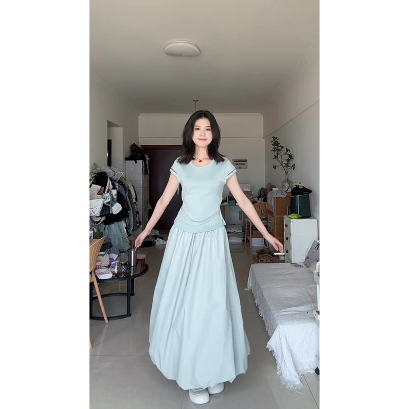 2025夏季浅色时尚套装小众设计感修身短袖上衣同色系半身裙两件套