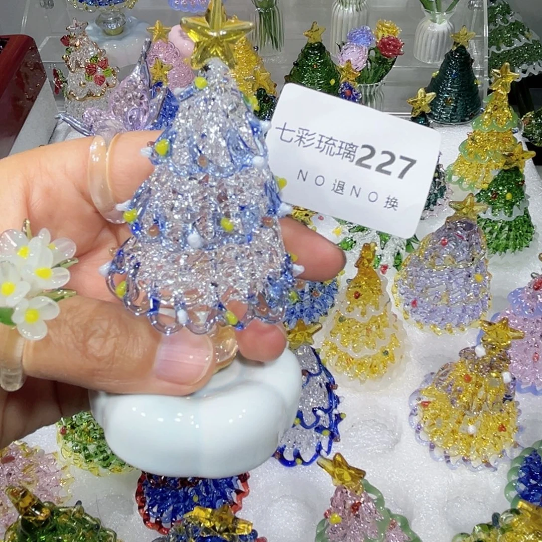 蔓***:玻璃颈饰227白兰带蓝底座