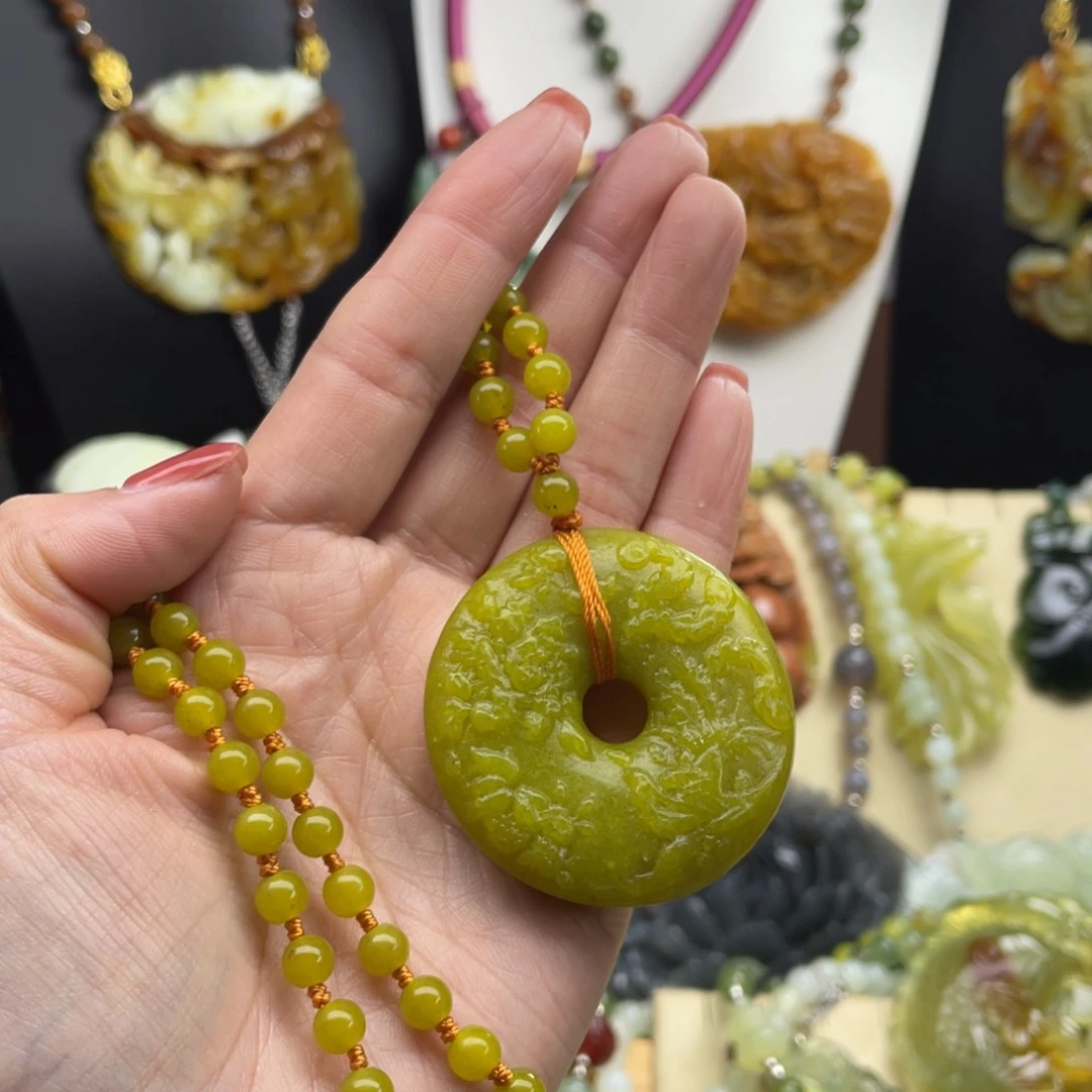 未镶嵌蛇纹石玉颈饰