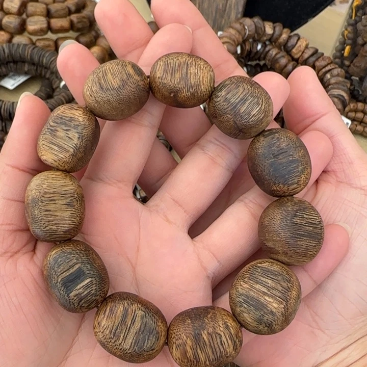 沉香手串莺歌绿多样性发货一条卡19-27克