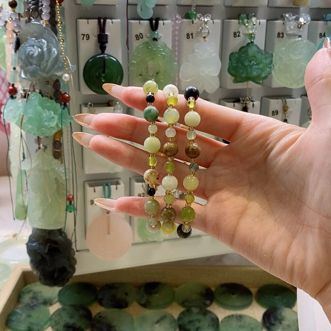 蛇纹石玉未镶嵌颈饰