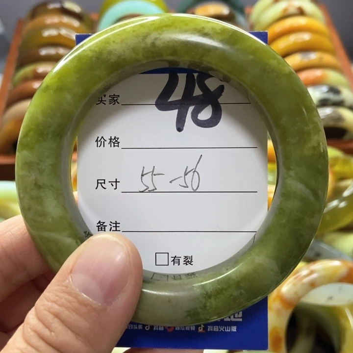 蛇纹石玉手镯未镶嵌