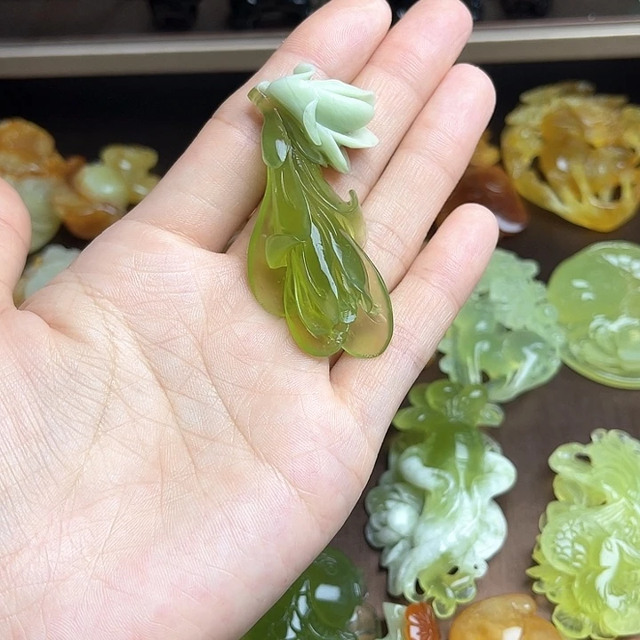 蛇纹石玉颈饰未镶嵌安*?