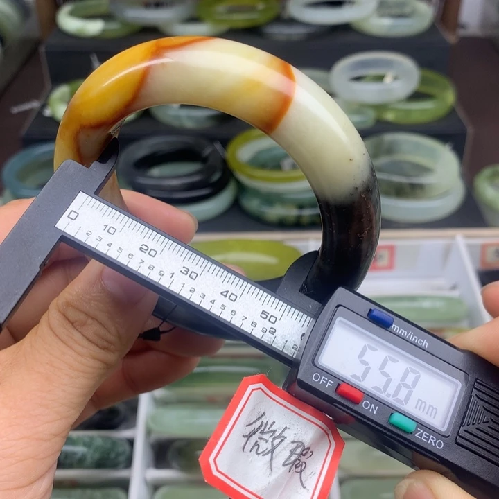 蛇纹石玉未镶嵌手镯550