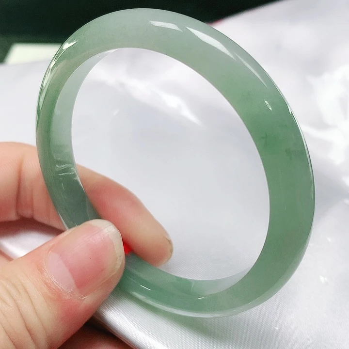 翡翠手镯(圆镯)未镶嵌天然翡翠手镯
