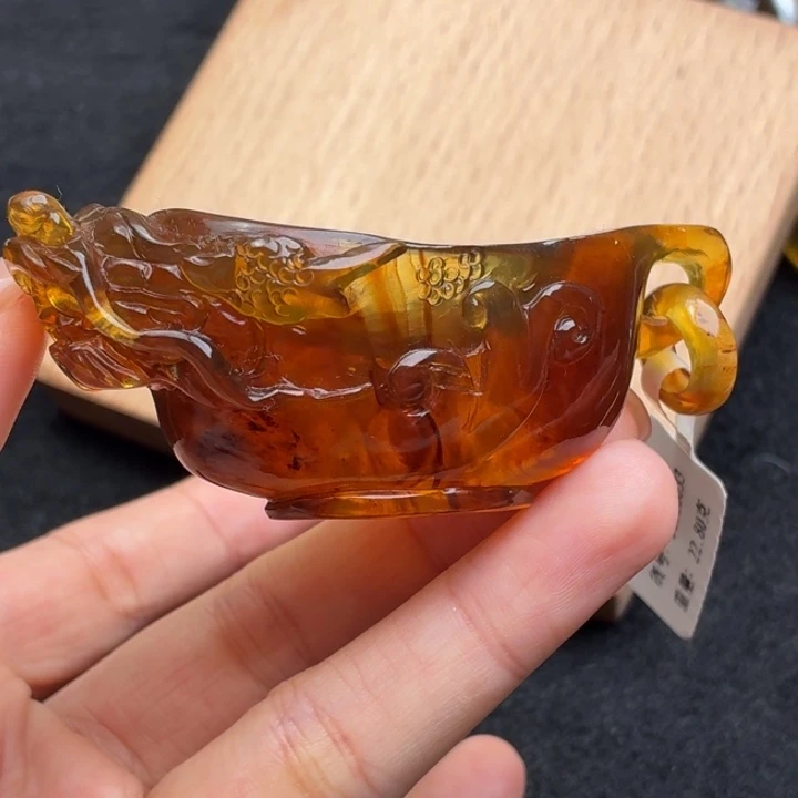 琥珀未镶嵌珠宝奇石龙头杯