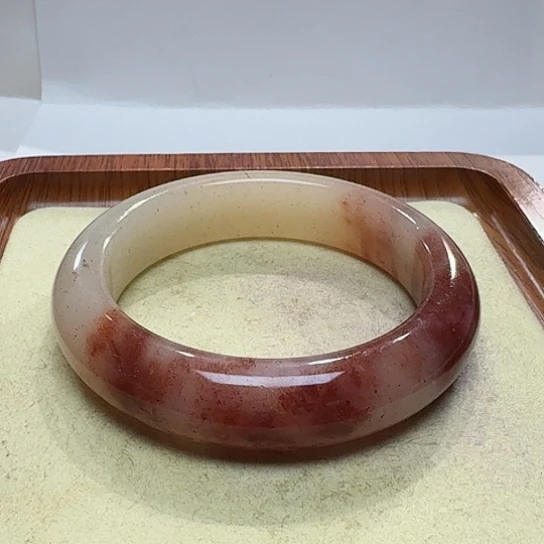 石英质玉手镯未镶嵌好**连