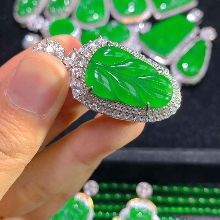 翡翠颈饰银S925镶嵌一个