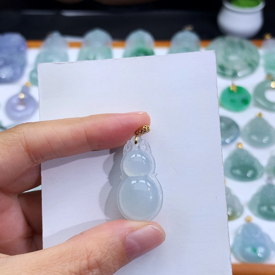 翡翠18K金镶嵌颈饰翡翠吊坠