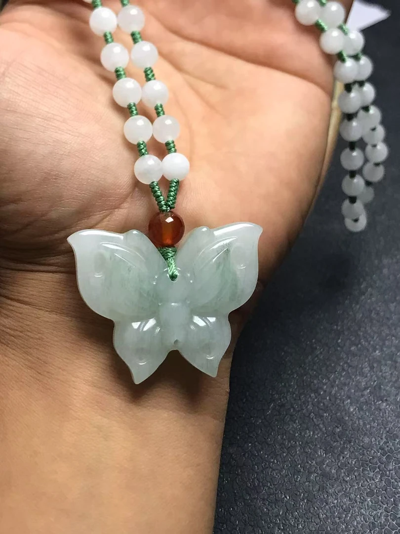 时尚古风天山翠蝴蝶吊坠女款气质飘翠色百搭挂坠玉石链多样性发货