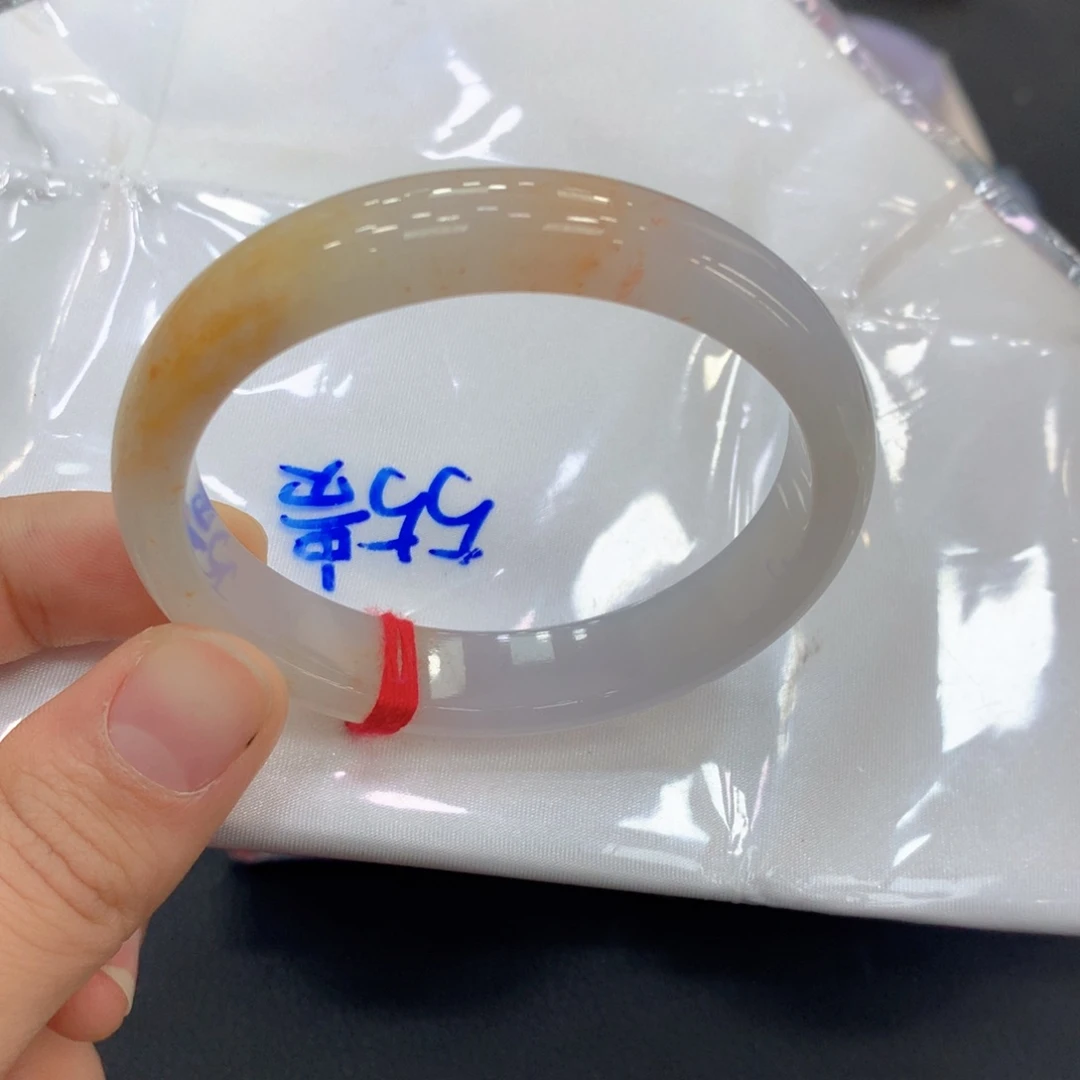 翡翠手镯未镶嵌翡翠