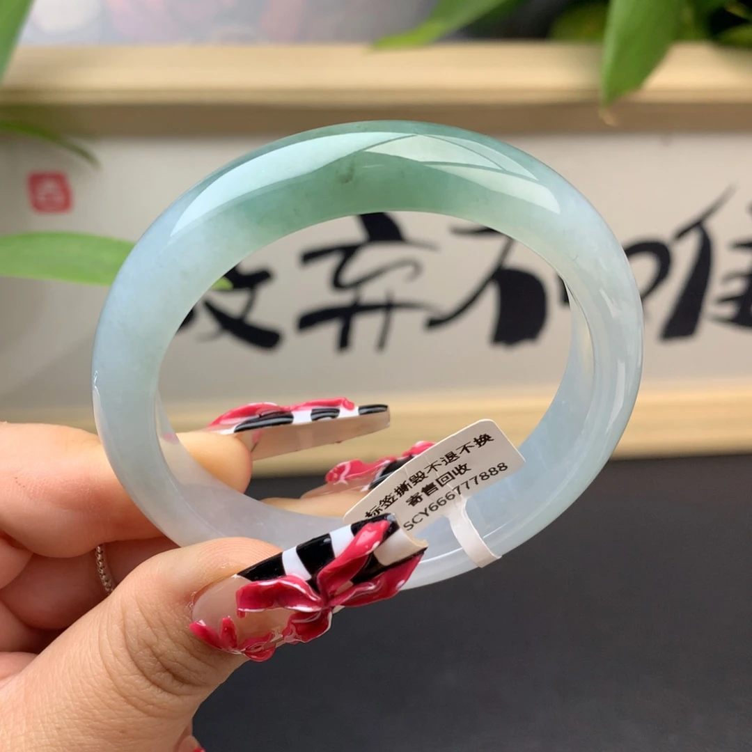 翡翠手镯未镶嵌糯化飘花正圈