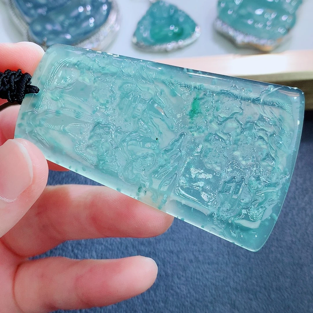 积***卡翡翠未镶嵌颈饰翡翠