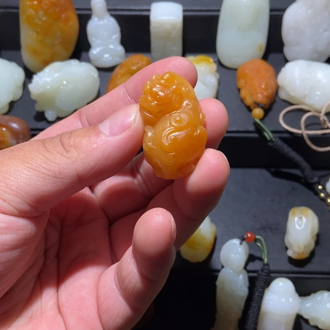 和田玉未镶嵌颈饰辉**生