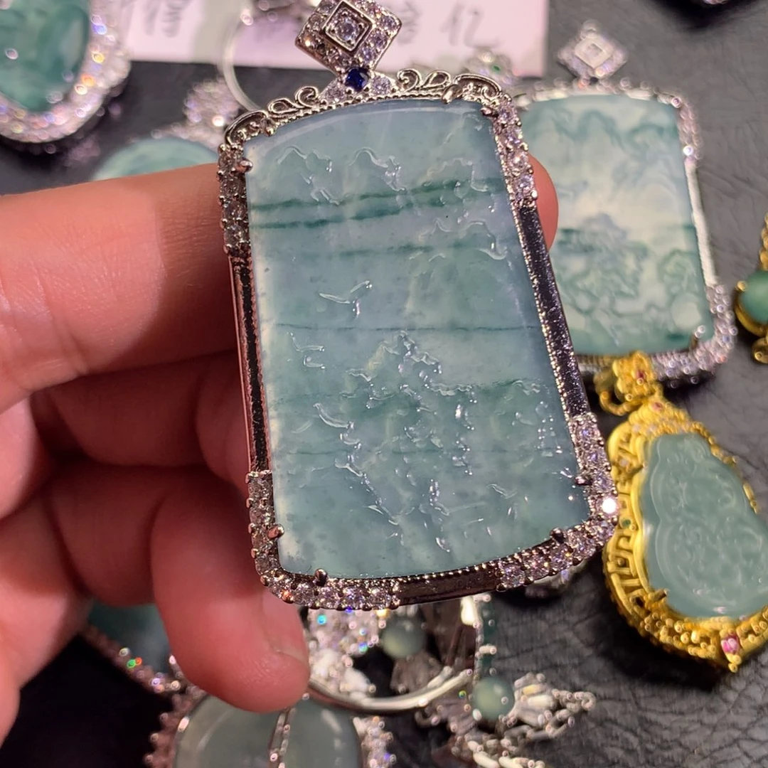 翡翠颈饰未镶嵌山水