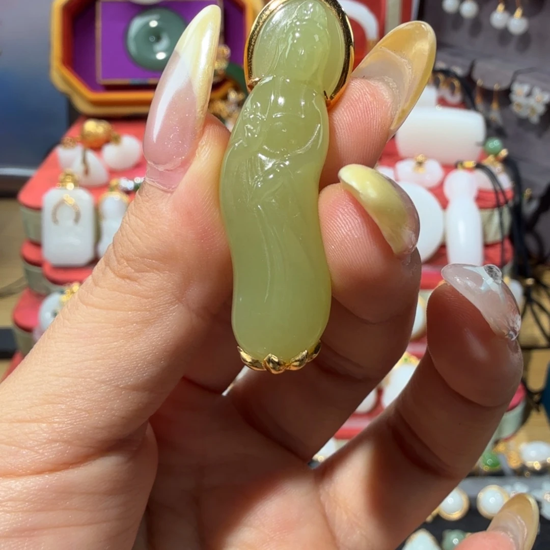 颈饰18K金镶嵌和田玉