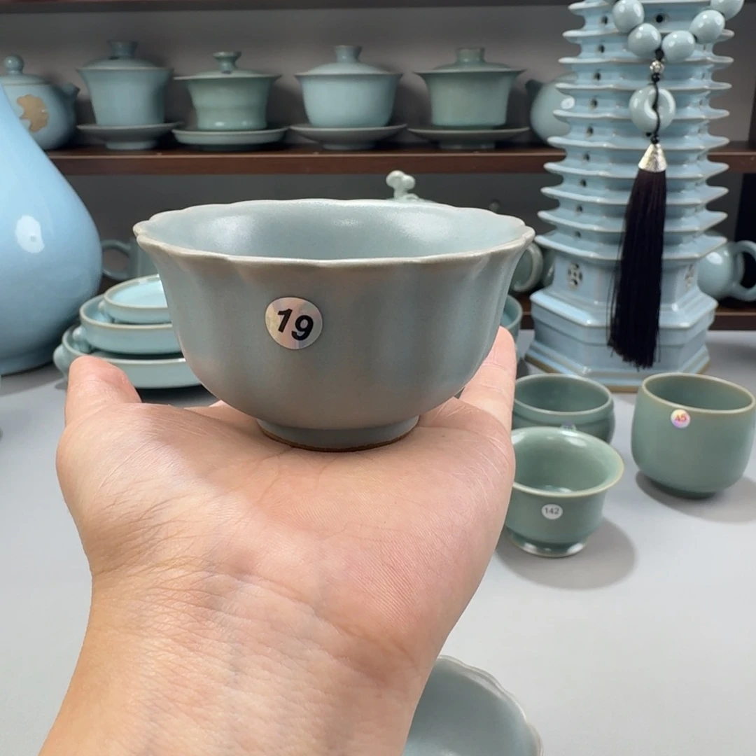 摆件特价汝窑仿古釉花口杯