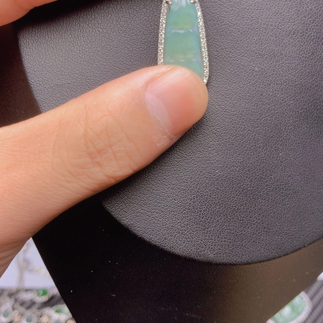 翡翠颈饰未镶嵌12345688