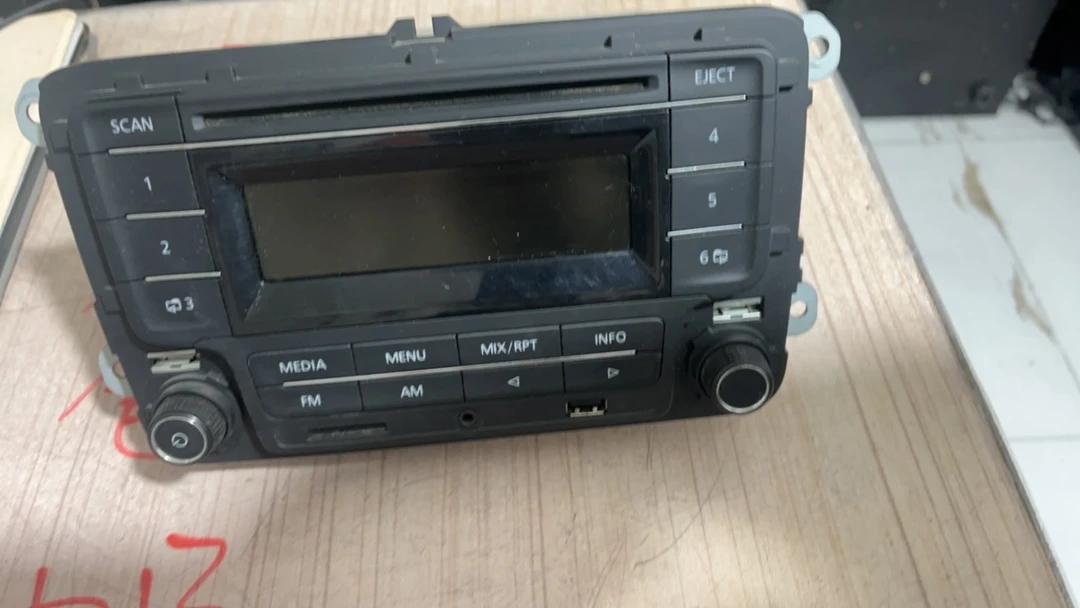 8新  二手 车载CD功放播放器 运费自理