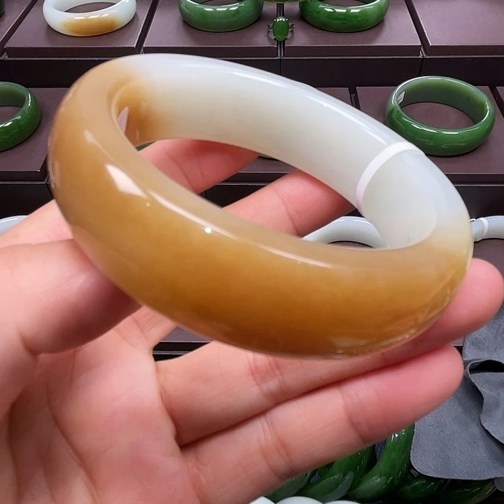 和田玉未镶嵌手镯