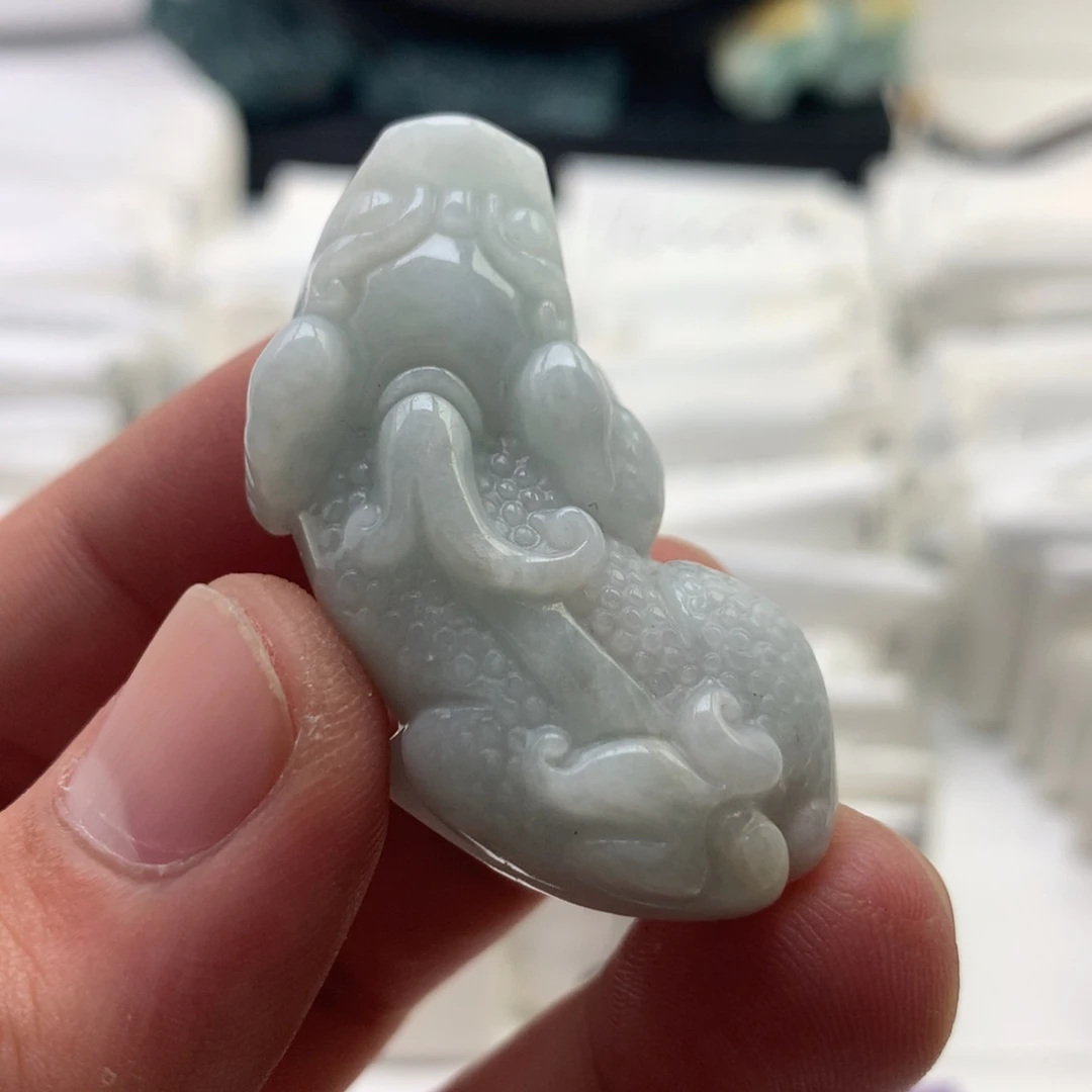 颈饰未镶嵌翡翠貔貅（有瑕疵）