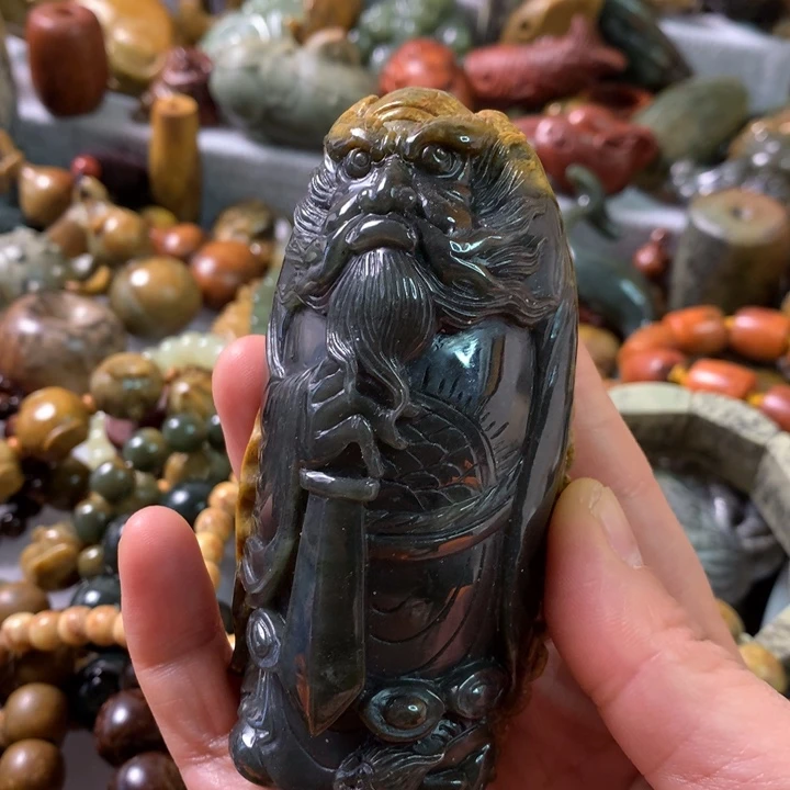 未镶嵌岫岩河磨玉（透闪石质玉）把件