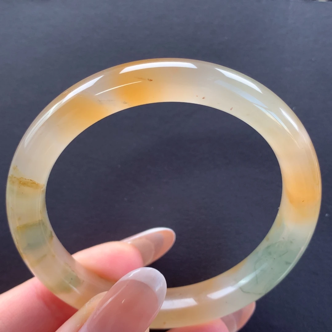 莉***安石英质玉未镶嵌手镯