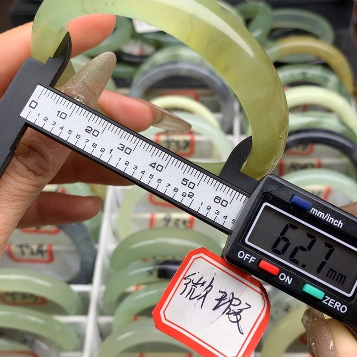 蛇纹石玉未镶嵌手镯936