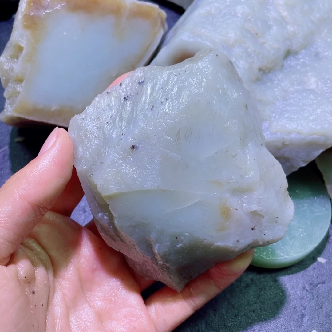 和田玉未镶嵌珠宝半成品