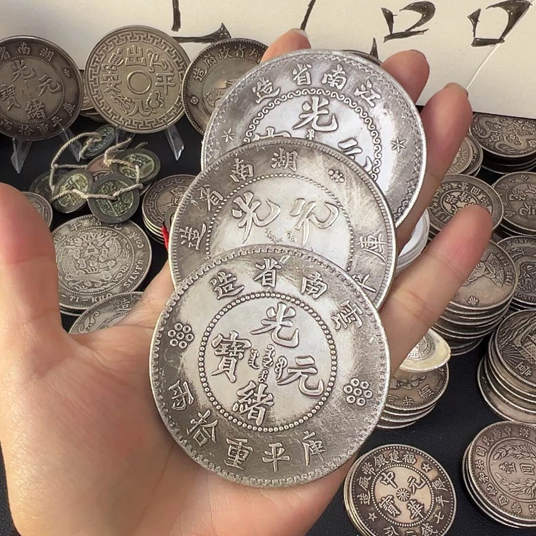 金属银元复古风格摆件