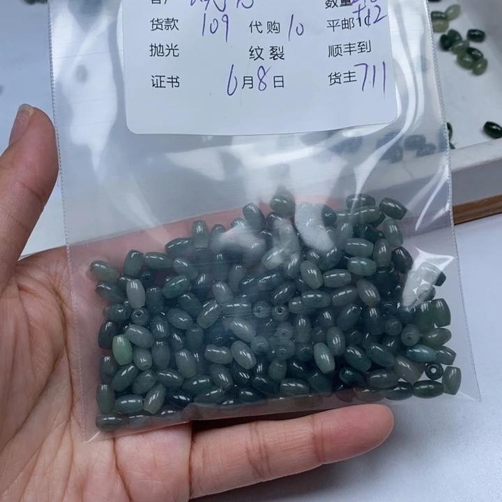 翡翠未镶嵌颈饰既**安翡翠