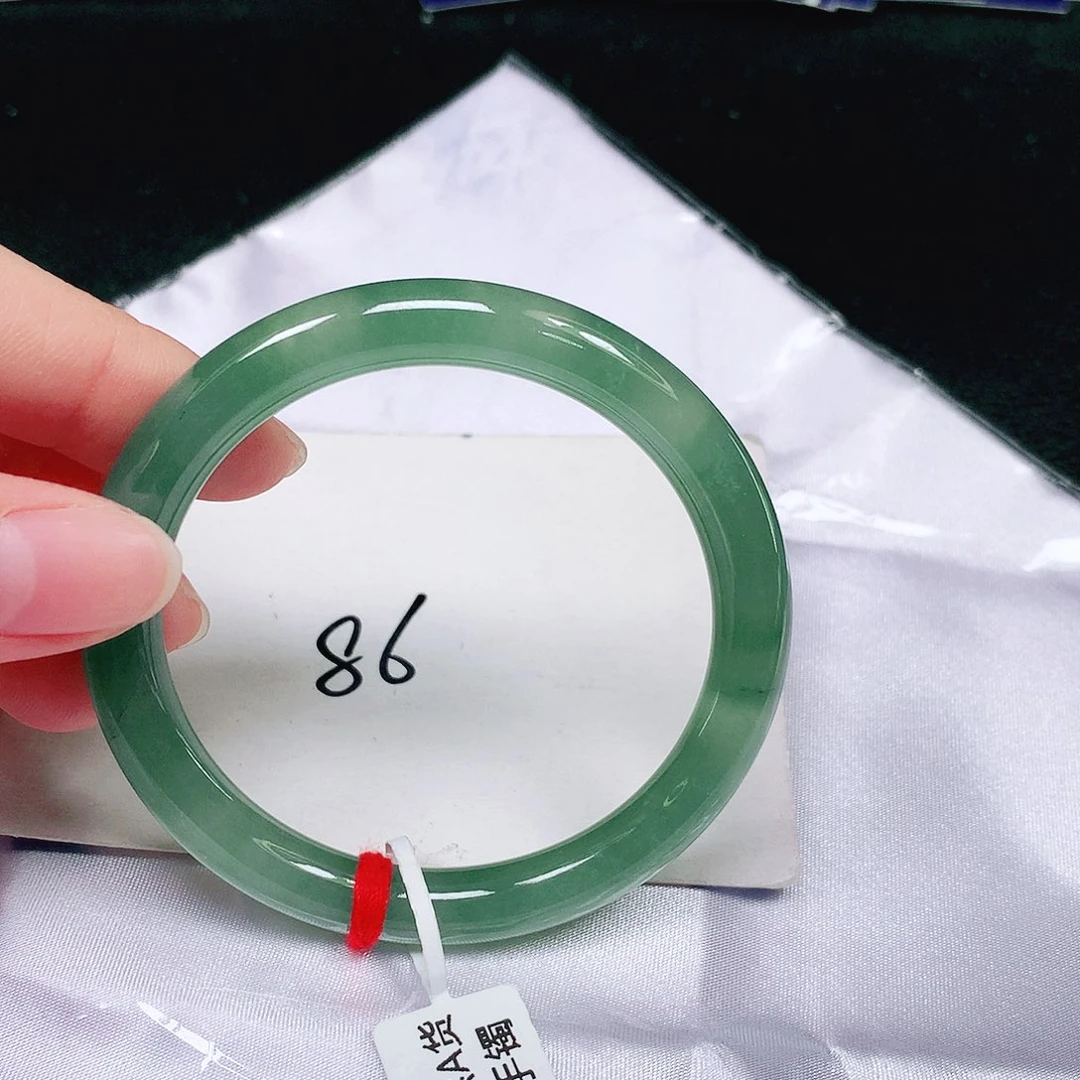 翡翠手镯（圆镯）未镶嵌