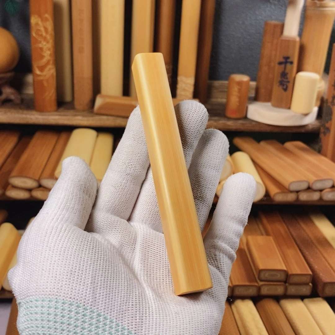 一**袋实心玉竹文玩手把件