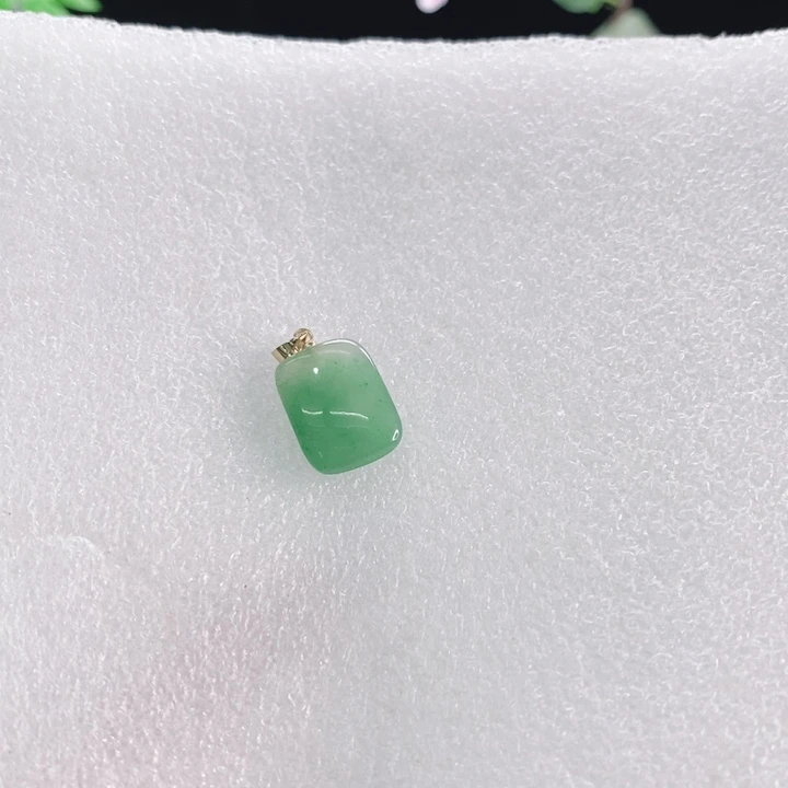 石英质玉未镶嵌颈饰