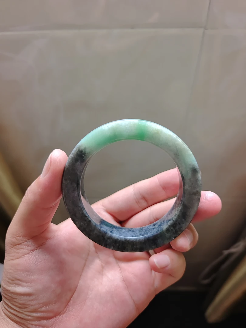 正圈绿乌鸡天然翡翠手镯定制