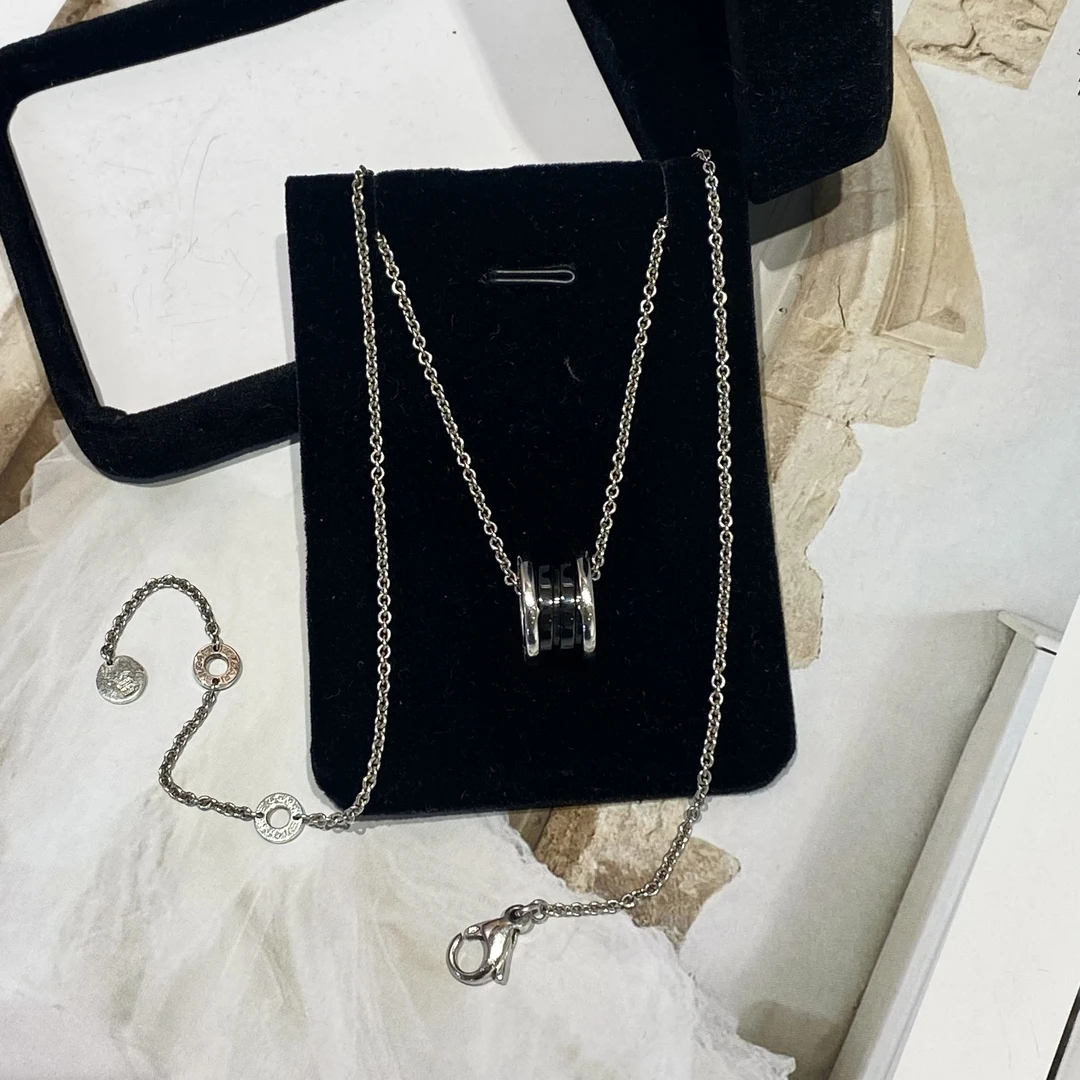 95新 BVLGARI/宝格丽 宝格丽  慈善款黑陶瓷吊坠 项链01