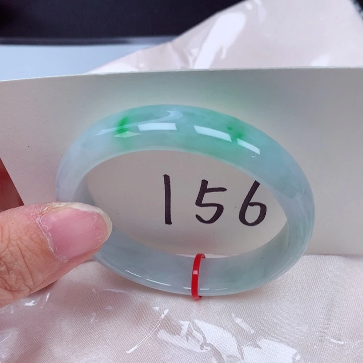 翡翠手镯未镶嵌翡翠