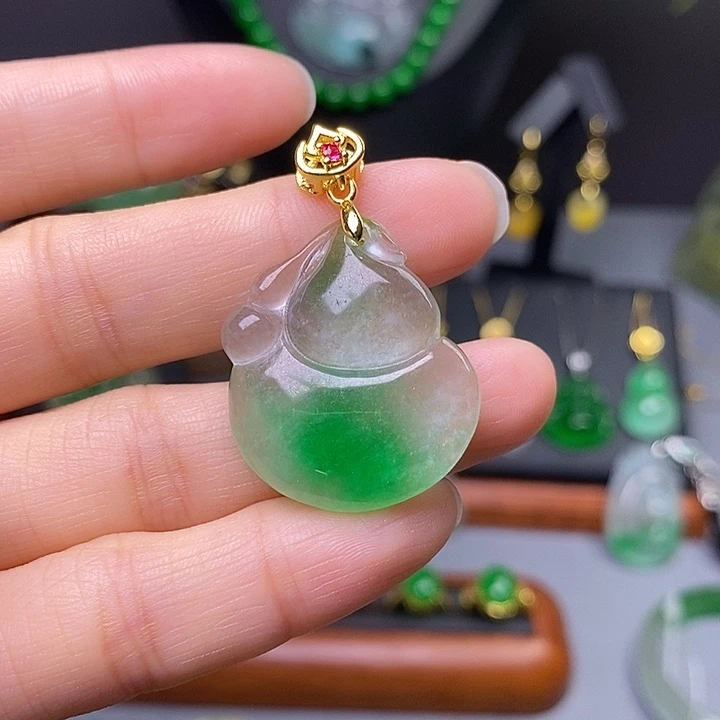 吊坠(赠链)未镶嵌翡翠