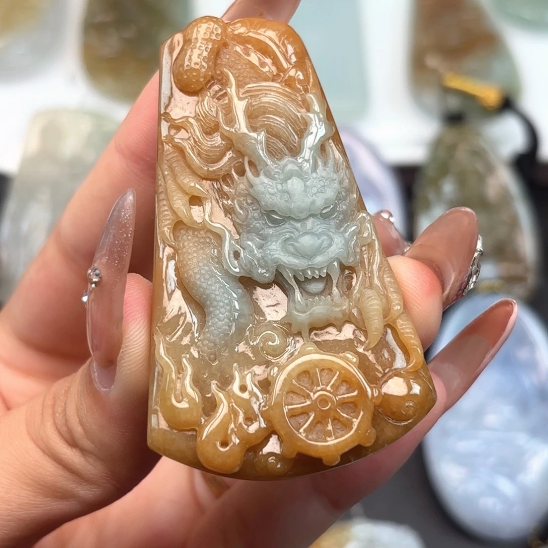 翡翠未镶嵌颈饰龙牌